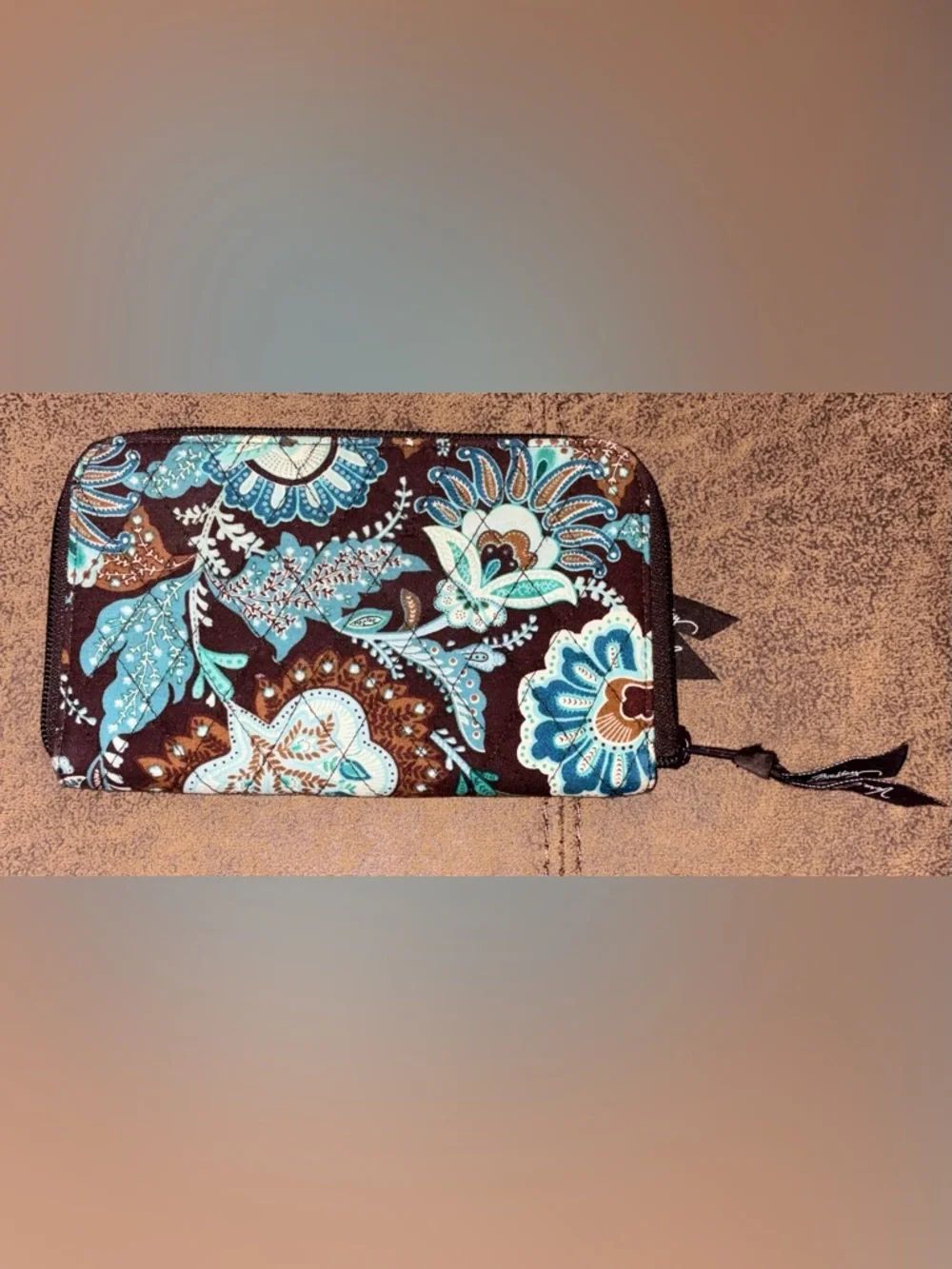 Vera Bradley Large Organizing Wallet in Java Blue Pattern - Excellent Condition - Picture 2 of 2